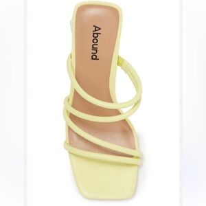 Abound Austyn Yellow Canary slip on Strappy Chunky heels Sandals Sz 9.5M new
